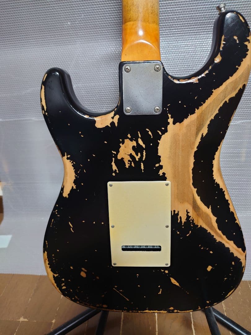 むにえるるな。レリックギター。ストラトキャスター。 エレキギター ブラック