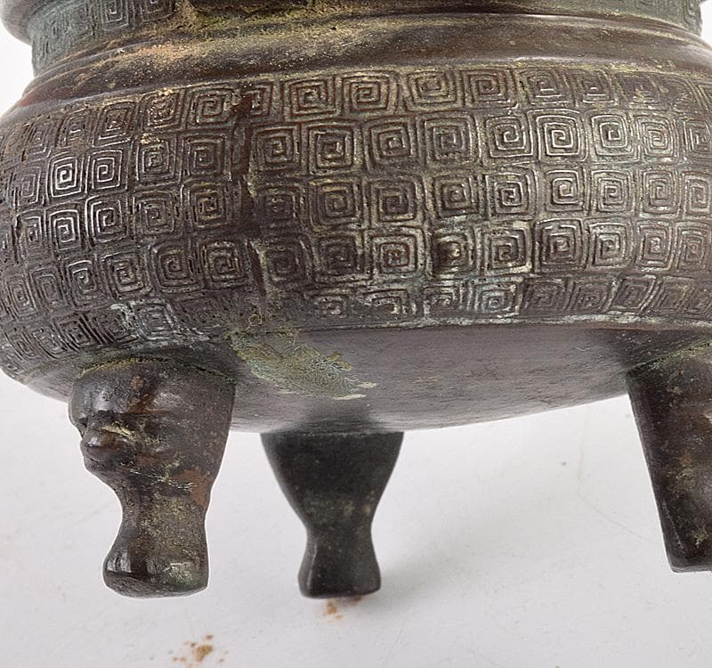 中国　古銅　獅子摘　神獣雷文　三足鼎　香炉　M　R4922
