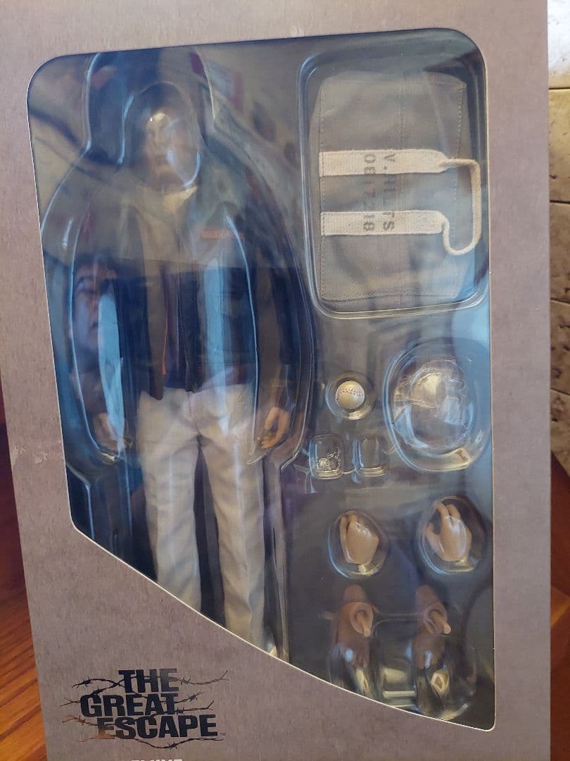 スターエーストイズ　スティーブ•マックイーン　大脱走デラックスフィギュア