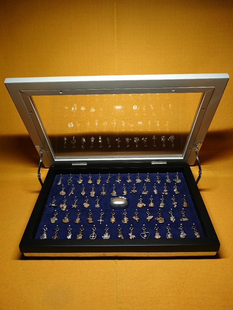 【美品】Hello Kitty　ハローキティ　チャーム　アクセサリー　工芸品