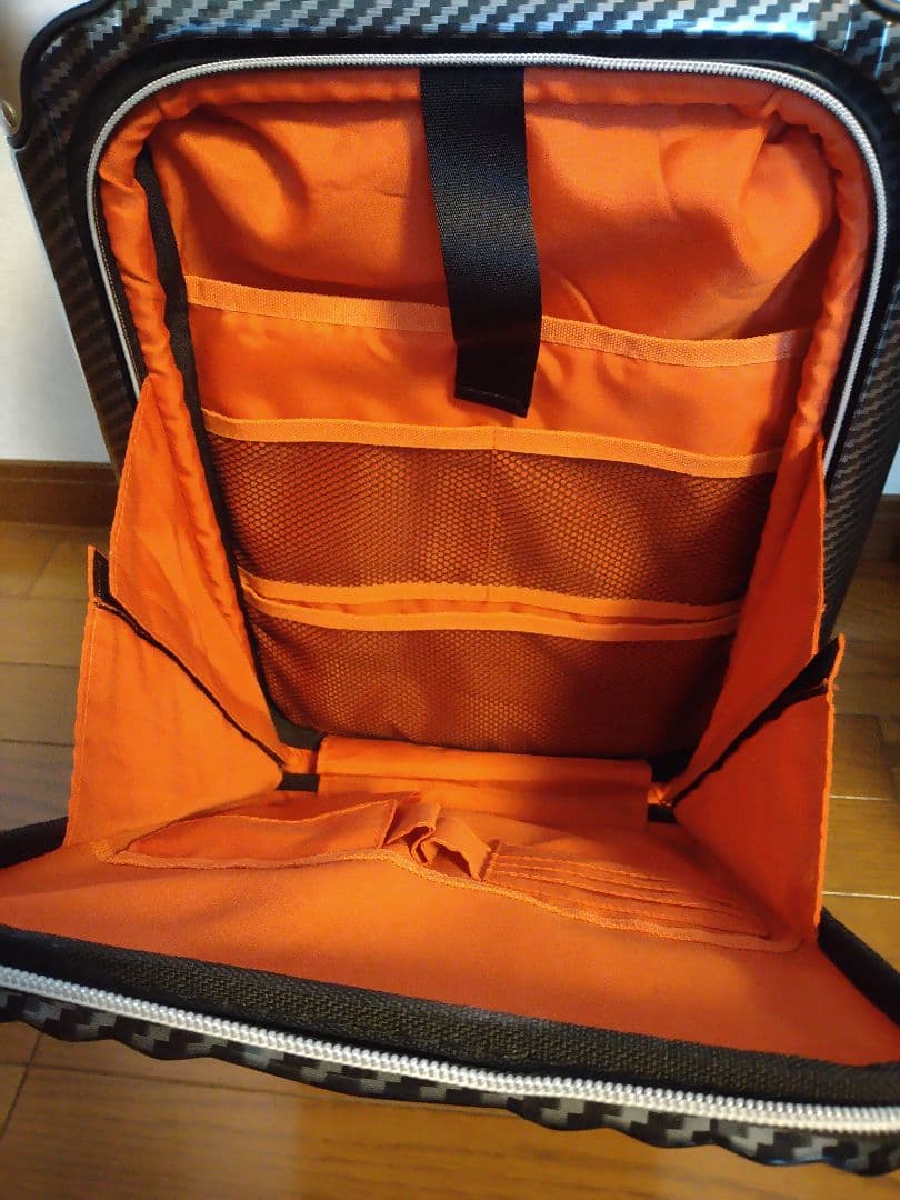 まー　レジェンドウォーカー　38L ブラックシルバーカーボン　スーツケース