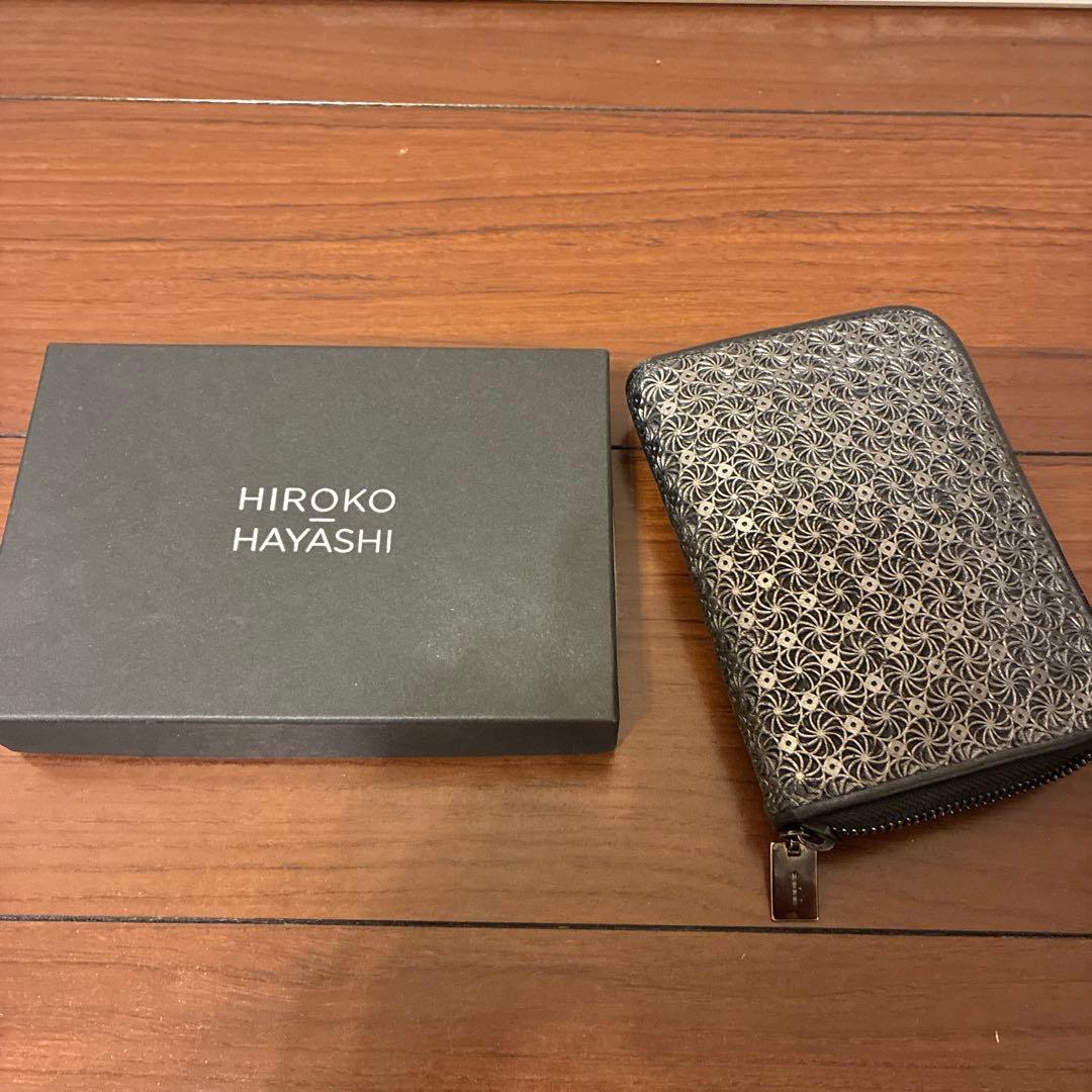 ヒコロハヤシ　二つ折り財布