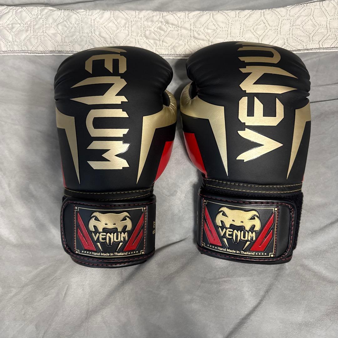 VENUM ボクシンググローブ 8oz 黒金
