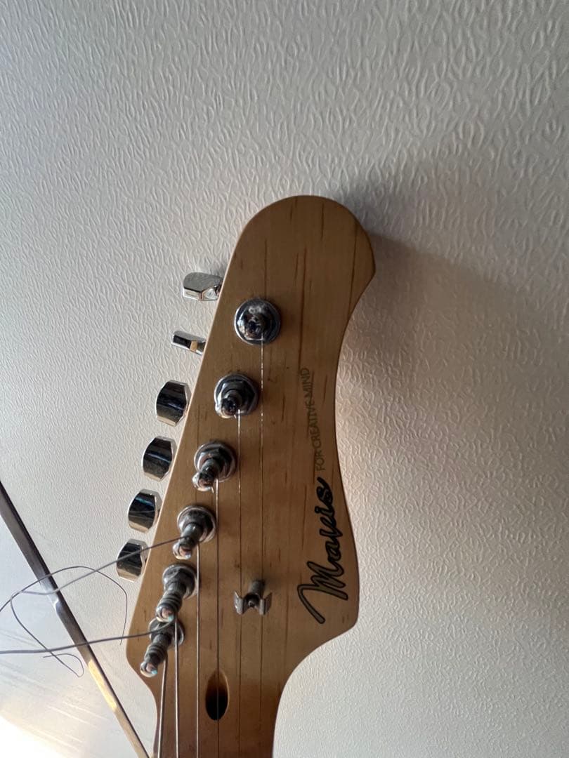 メイビス エレキギター ストラトキャスタータイプ ケース付き【中古品】