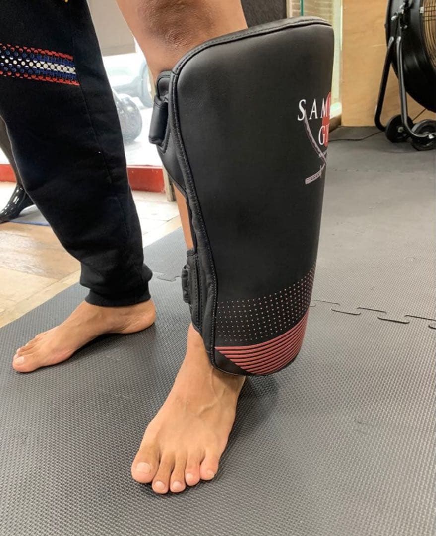 カーフキックミット ダブル　左右利用できます