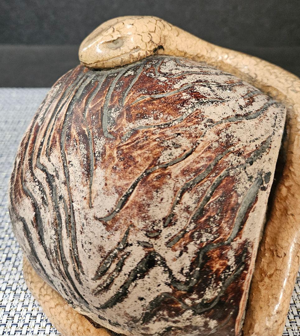 明治時代頃　陶製　打出の小槌に蛇　陽刻浮彫　三宝珠文様　置物　オブジェ　縁起物