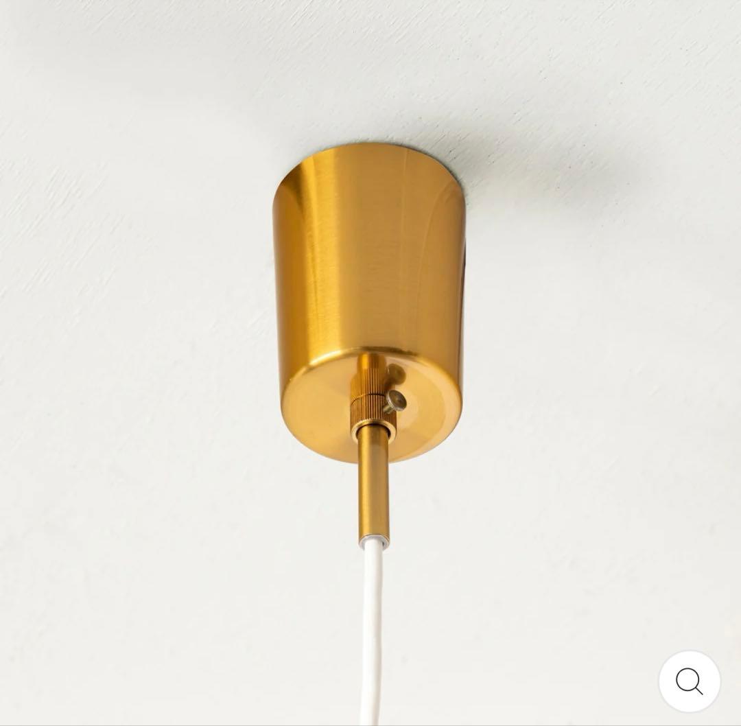 半透明ガラスと大理石の オーバル ペンダントライト