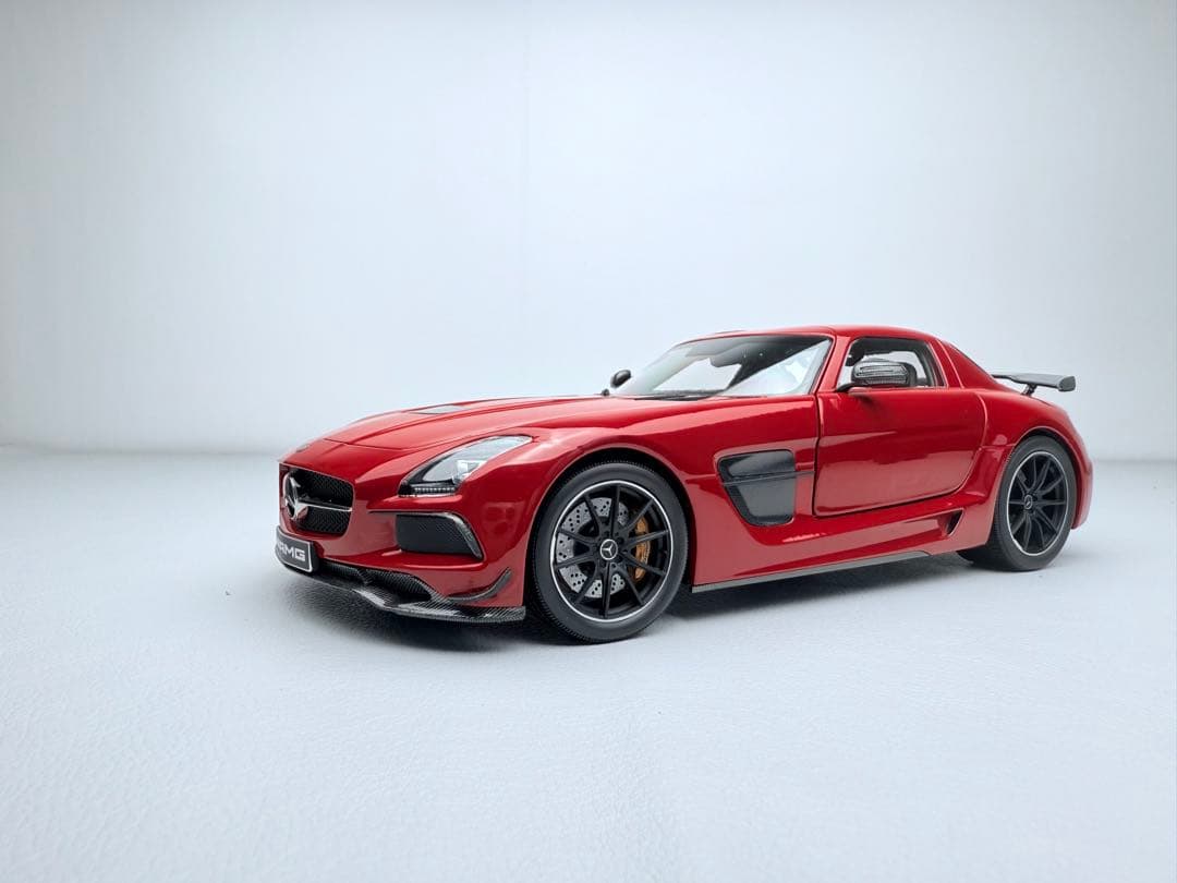 MINICHAMPS メルセデス・ベンツ SLS AMG レッド 1/18
