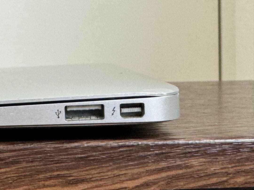 中古 MacBook Air 11インチ (Early 2015)