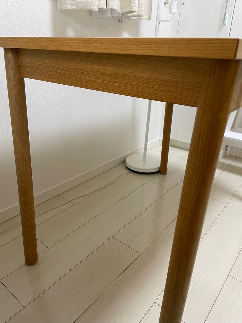 idee ダイニングテーブル STILT TABLE 1000 White