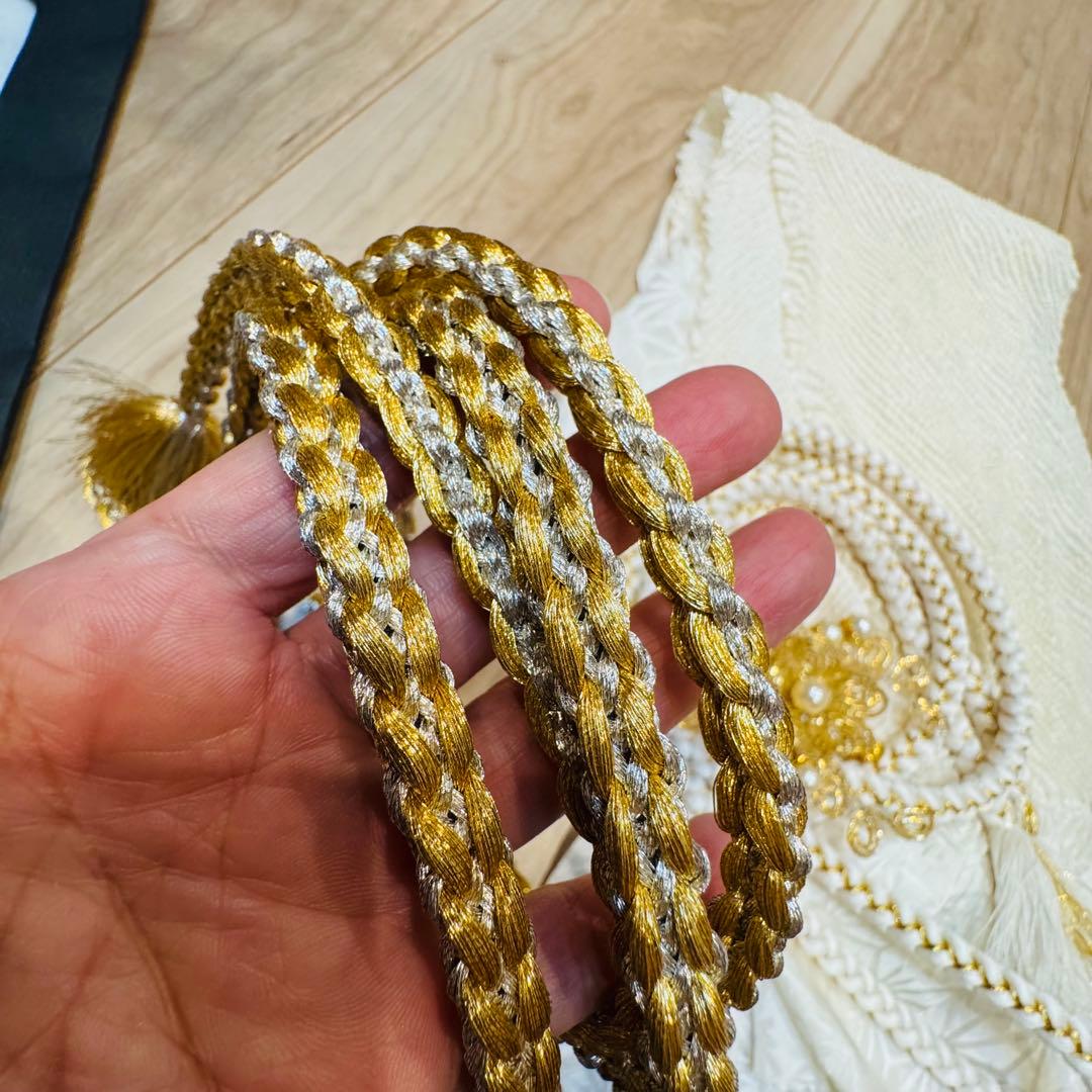 超美品　正絹　振袖用　帯揚げ　帯締め　帯飾り　刺繍襟　5点セット　金　白　パール