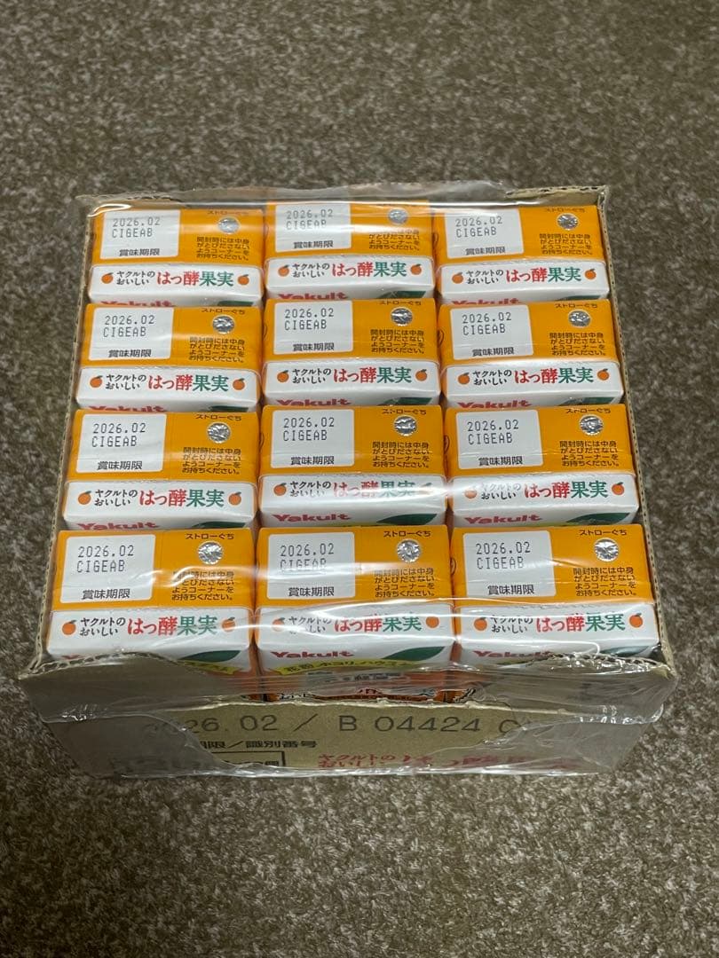 ヤクルト　おいしいはっ酵果実　84本セット　はっ酵果実