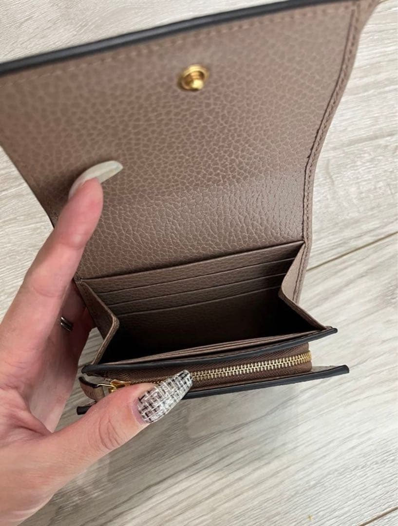 GUCCI GGマーモント2つ折り財布
