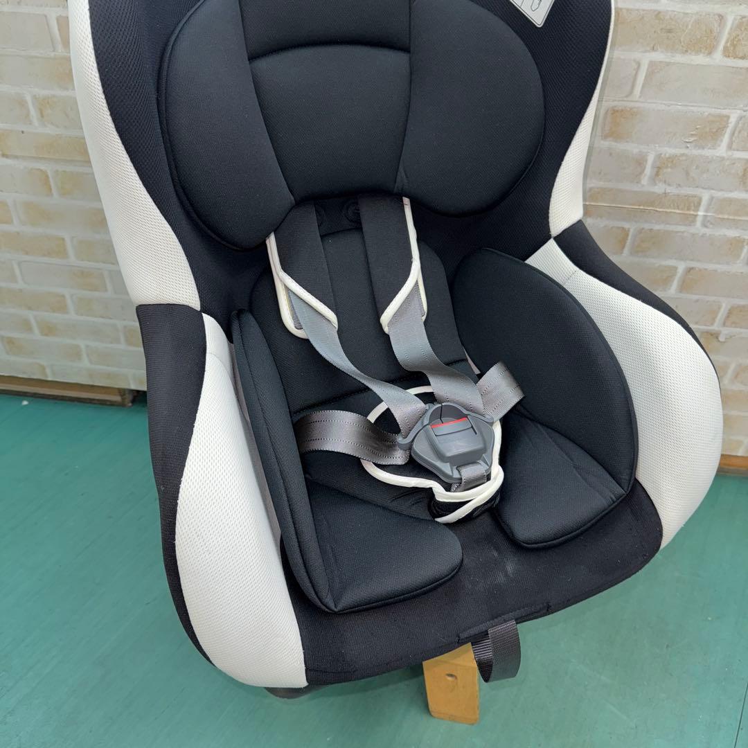 コンビ　チャイルドシート ウィゴー　新生児から　日本製