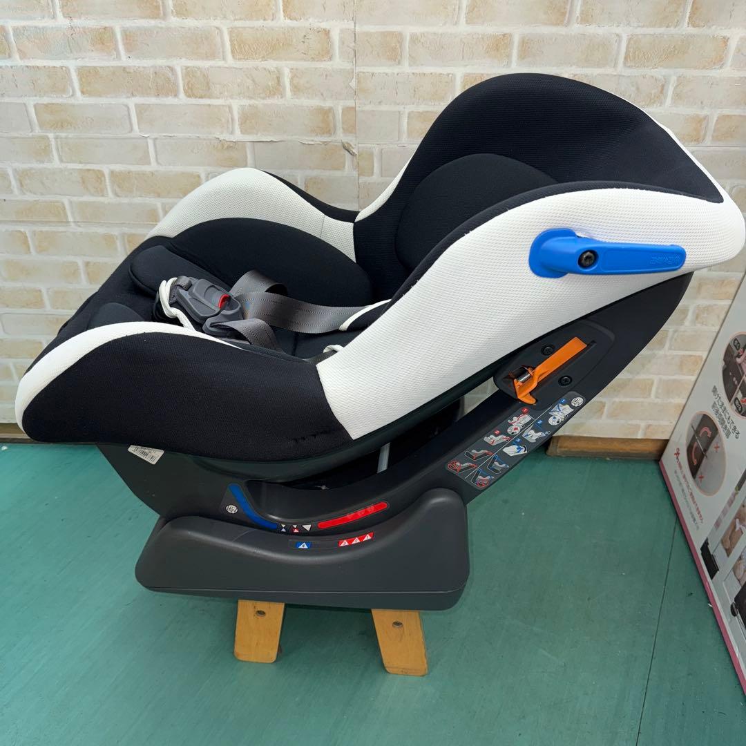 コンビ　チャイルドシート ウィゴー　新生児から　日本製