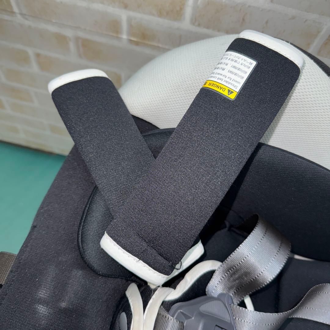 コンビ　チャイルドシート ウィゴー　新生児から　日本製