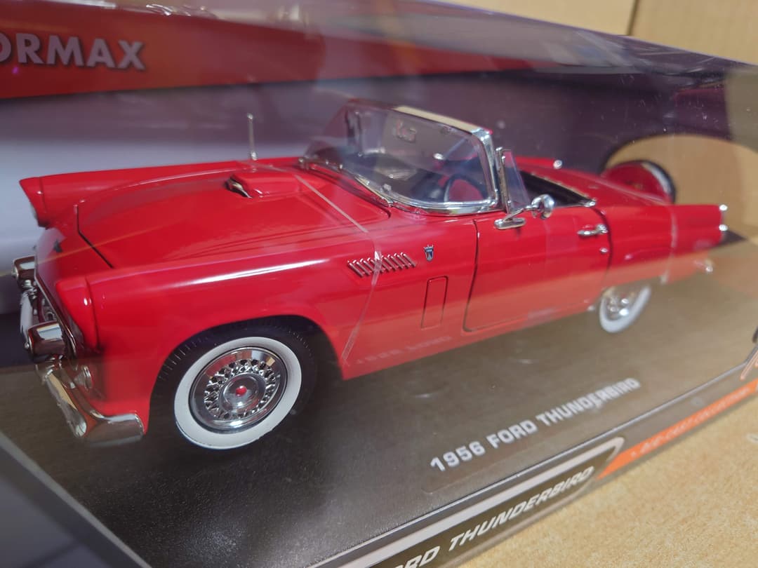 1/18 フォード サンダーバード オープンクーペ レッド 1956 Ford