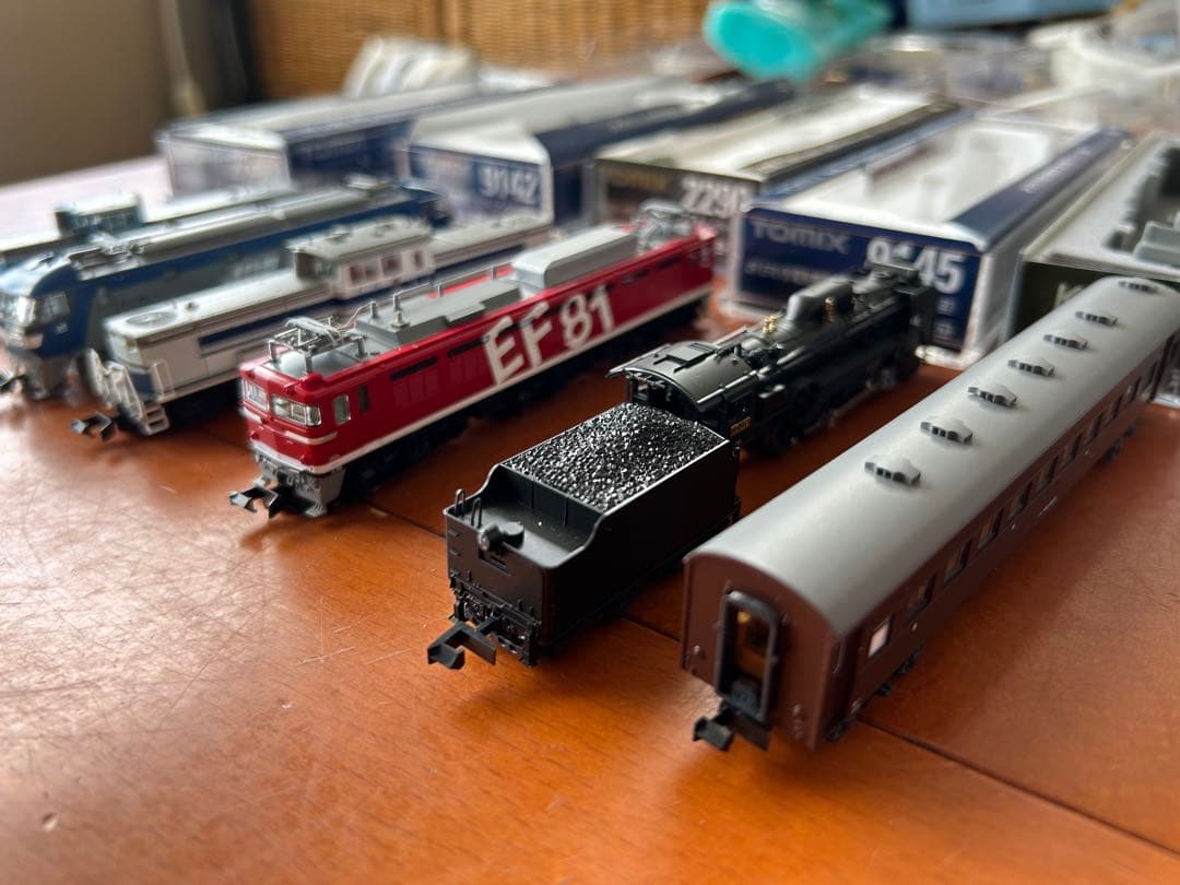複数の鉄道模型車両セット