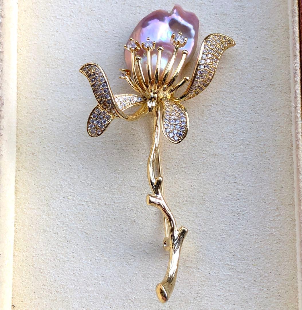 リカちゃんバロックパール　メタリックピンク26㍉お花ブローチBEN692