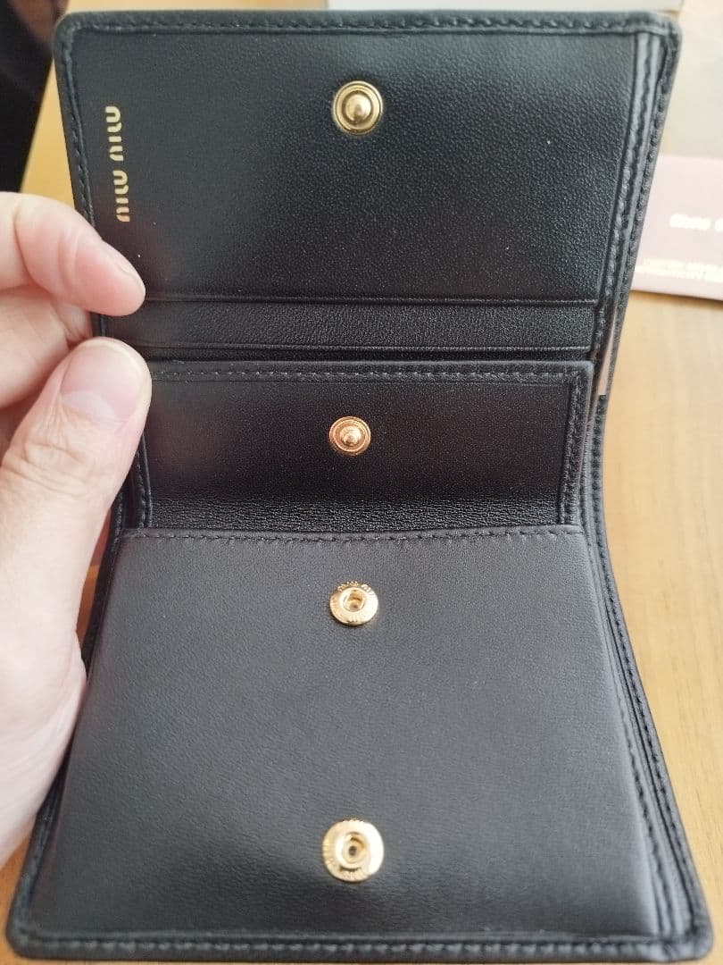 miu miu ドット柄 二つ折り財布