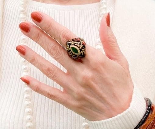 AKIO MORI「べっ甲に植物柄の金蒔絵、赤珊瑚、マーキス型の翡翠の指輪」
