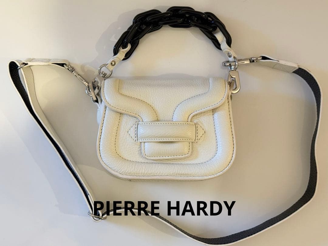 【人気色】PIERRE HARDY マイクロアルファヴィルバッグ　白／黒