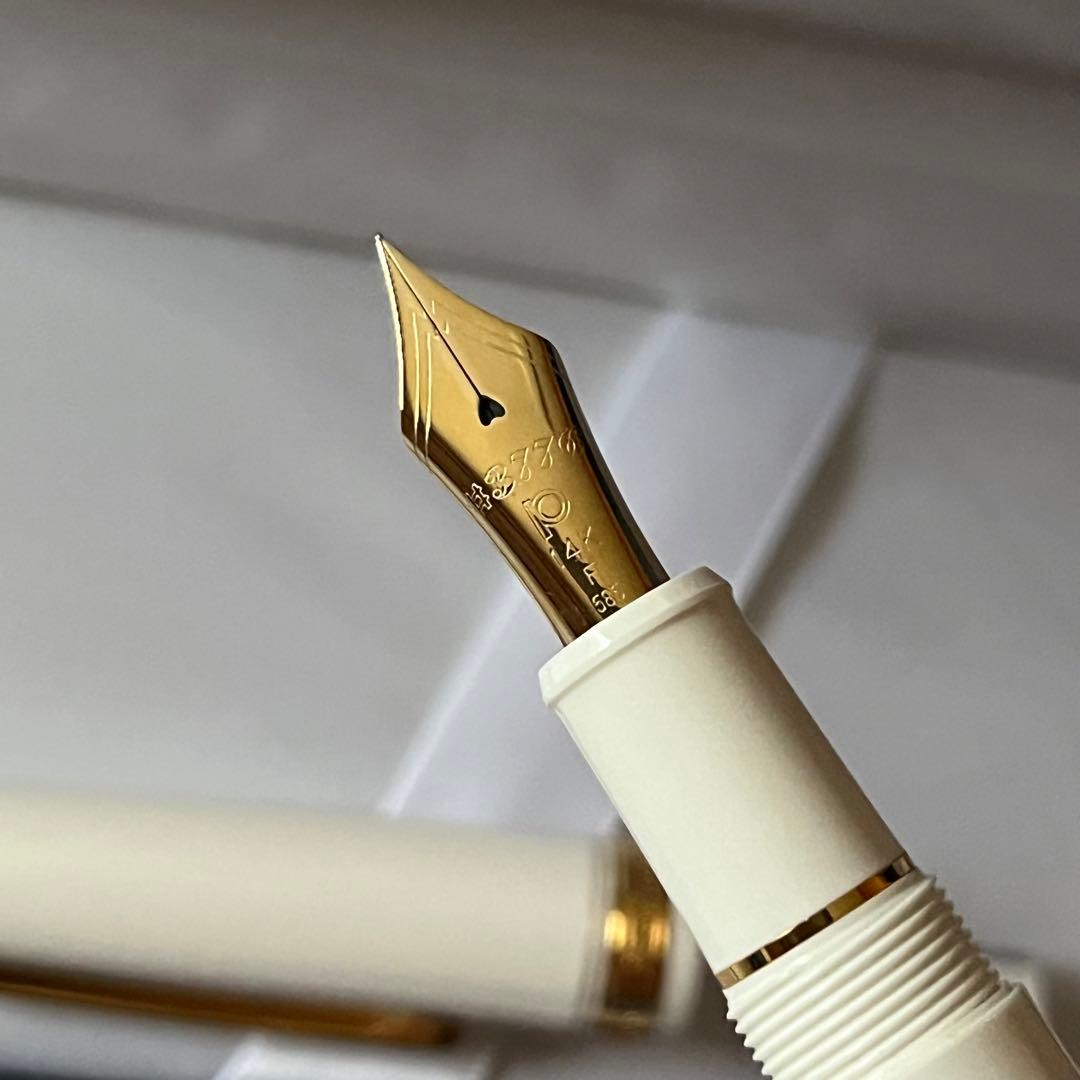 プラチナ 万年筆 センチュリー 3776 シュノンソーホワイト F 細字