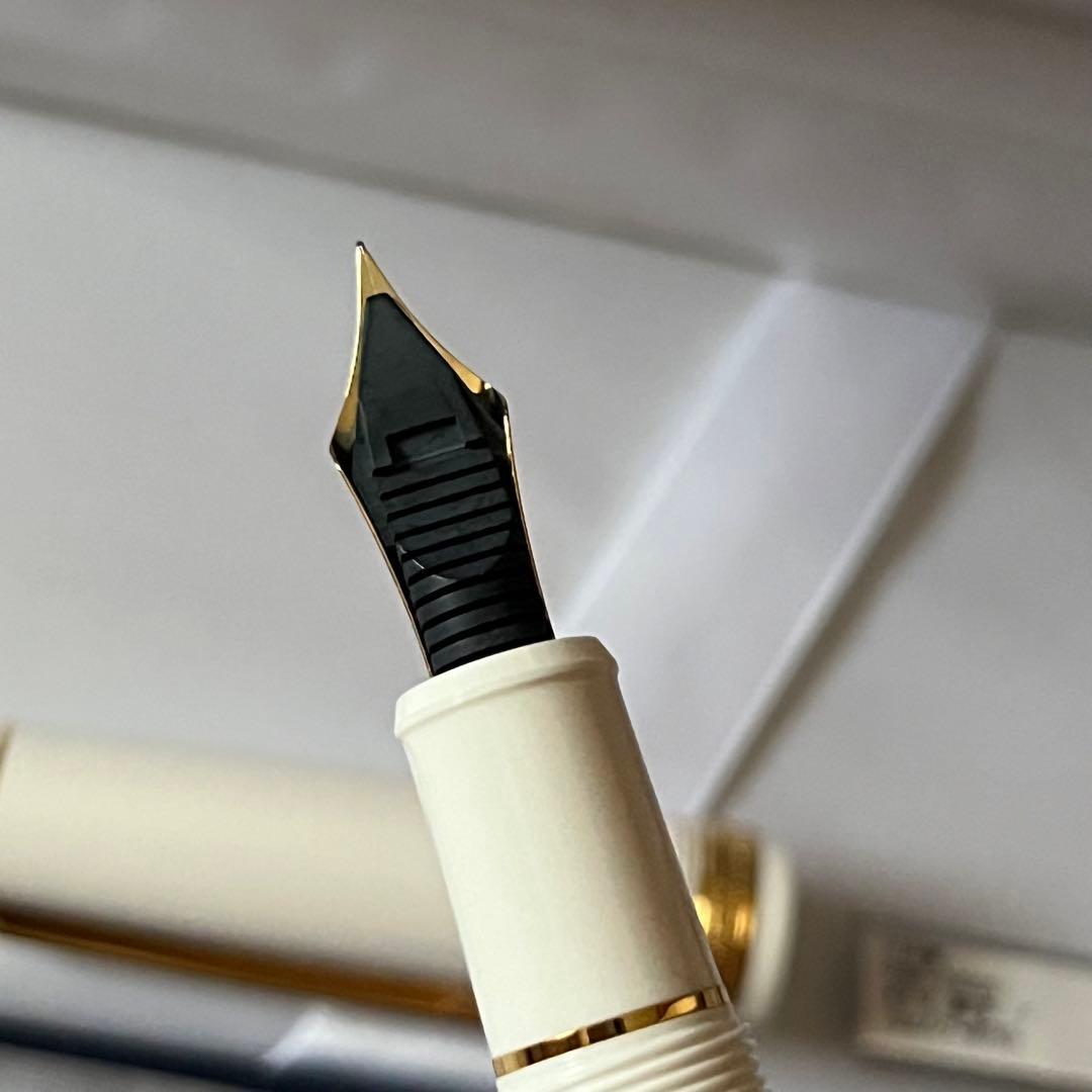 プラチナ 万年筆 センチュリー 3776 シュノンソーホワイト F 細字