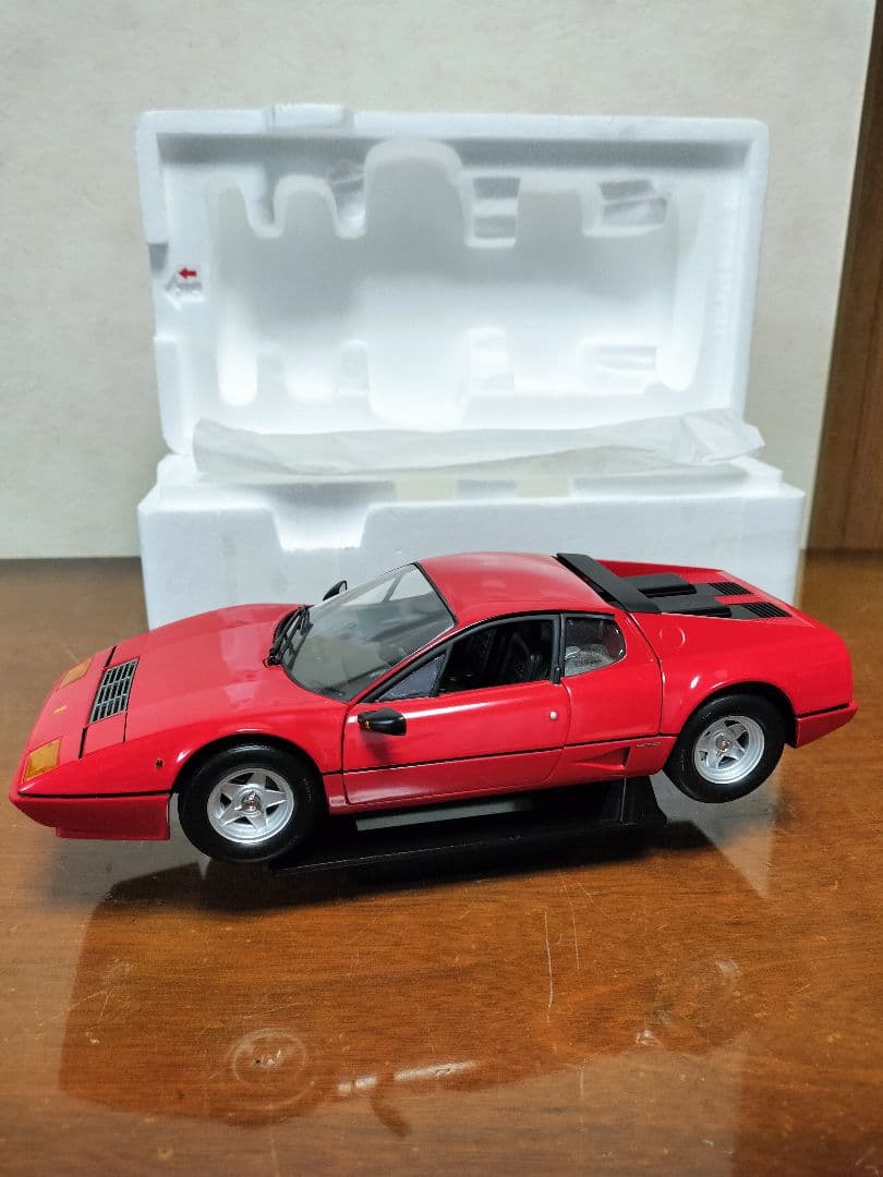 京商1/18フェラーリ512BBi 【新パッケージ】レッド