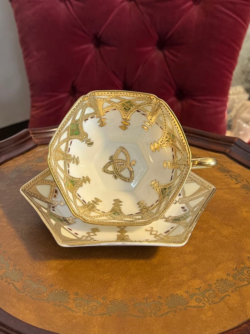 オールドノリタケ　メイプルリーフ印　六角形 金箔装飾 カップソーサー