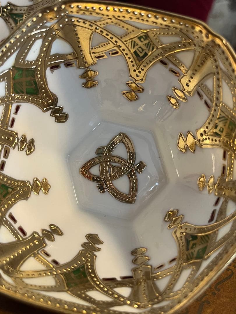 オールドノリタケ　メイプルリーフ印　六角形 金箔装飾 カップソーサー