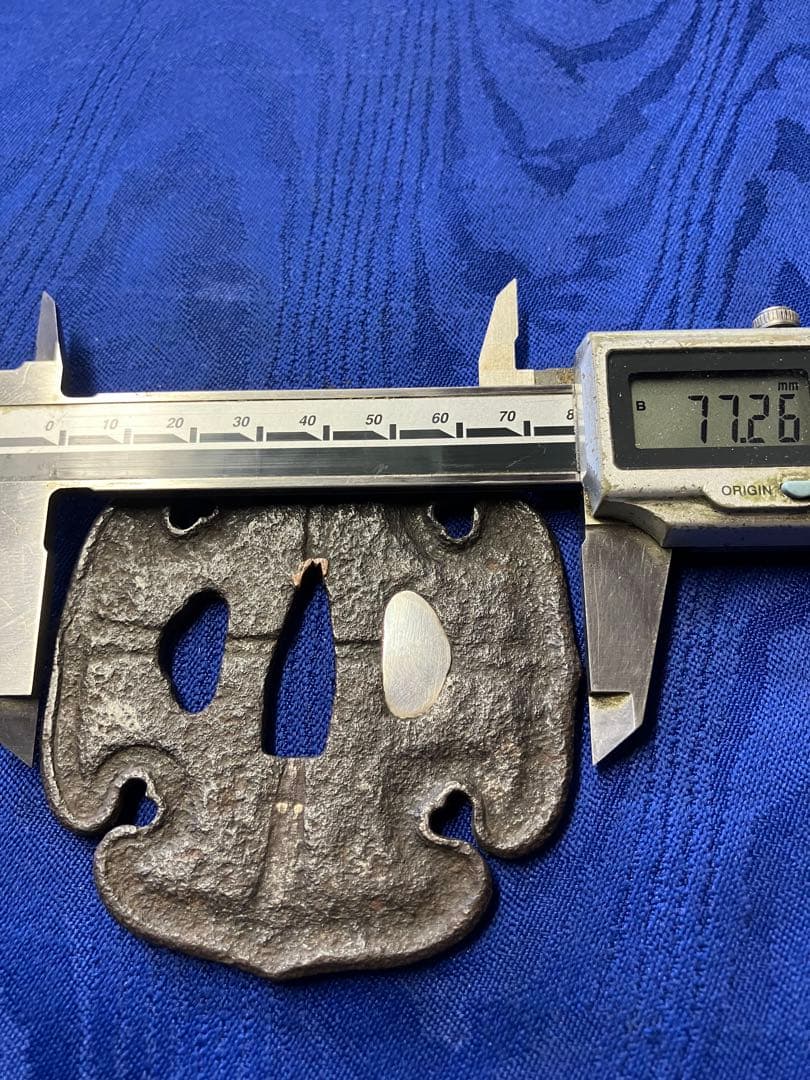 太刀鍔　鍔　日本刀　時代物　銀象嵌　鉄鍔