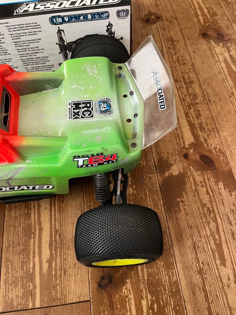 ASSOCIATED T6.4オフロードバギー