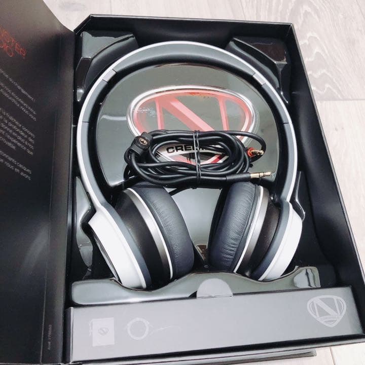 MONSTER モンスターケーブル ヘッドフォン イヤホン 白 ホワイト