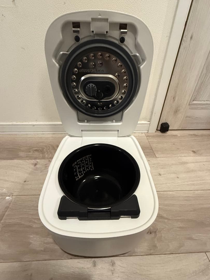 TOSHIBA 圧力IH炊飯器 RC-6PXR 未使用品　箱なし