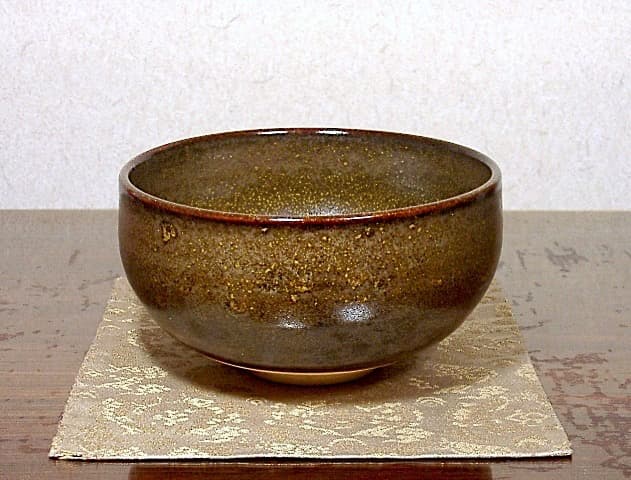 京焼・清水焼　伊東陶山（三代)作　そば釉　茶碗　無傷　共箱　保証。