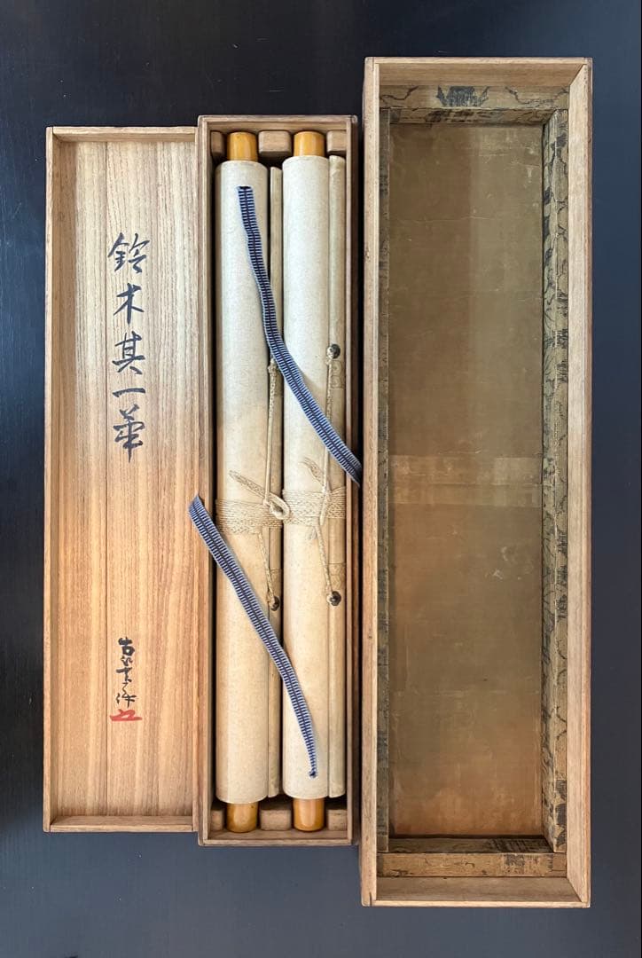 鈴木其一　肉筆　絹本　掛軸　識箱　2重箱 (左／蜻蛉を追う雀)（右／蝶を追う燕）