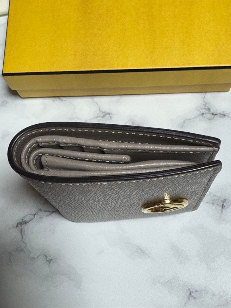 FENDI 二つ折り財布エフイズフェンディ