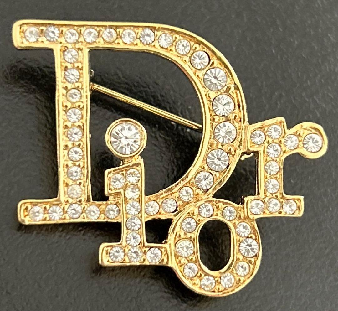 美品クリスチャンディオール(Christian Dior)ロゴブローチ