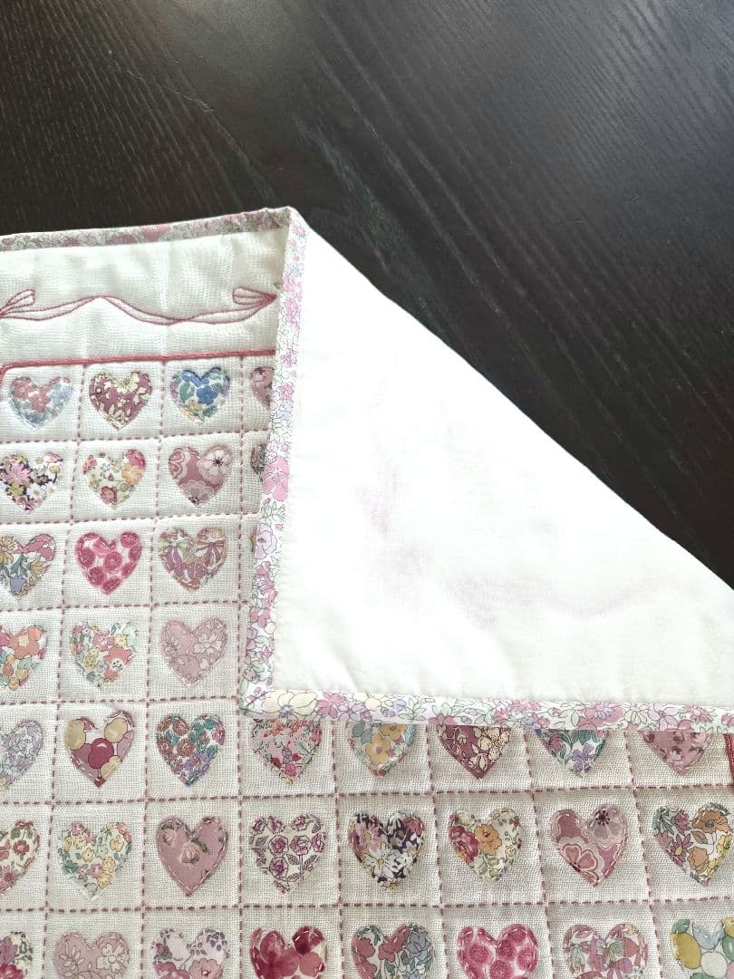 ホビーラホビーレ♪アップリケタペストリー♪ハート&リボン完成品