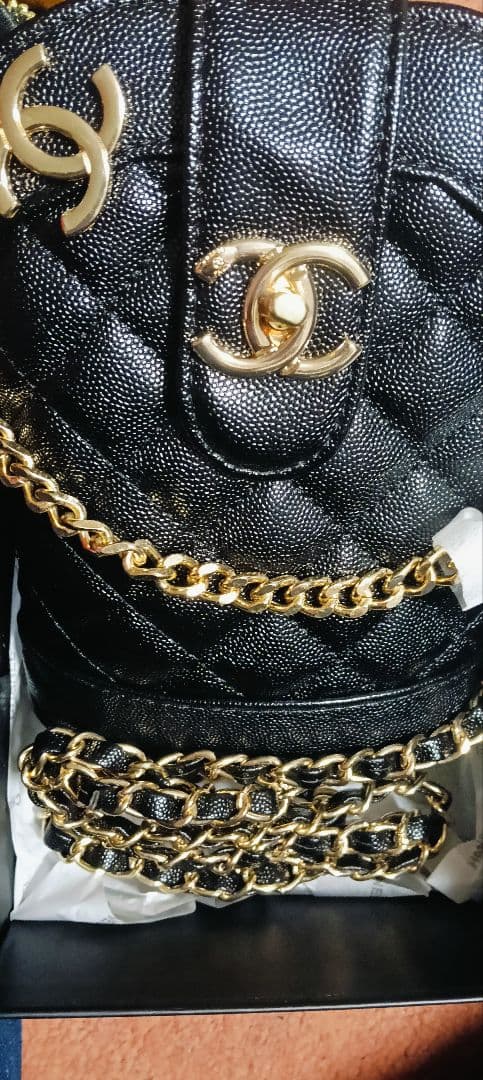 CHANEL ブラック キルティングバッグ