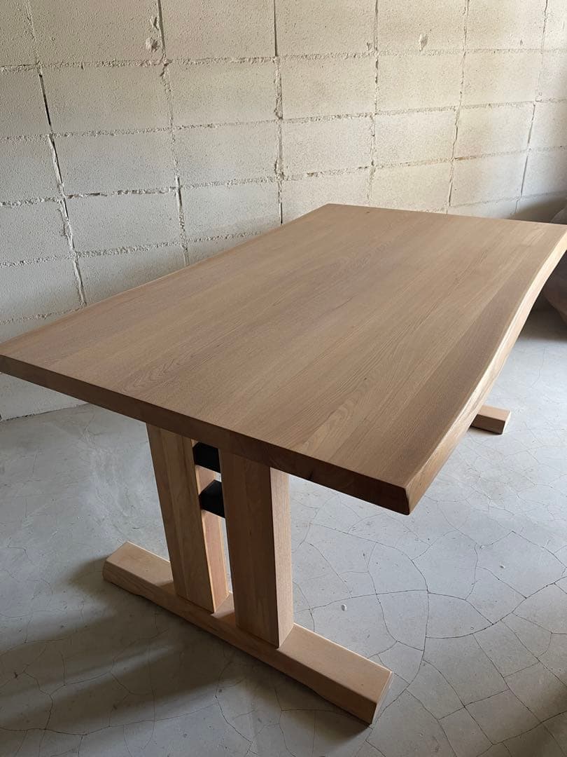 天然木無垢材　耳付き　ダイニングテーブル　二本脚