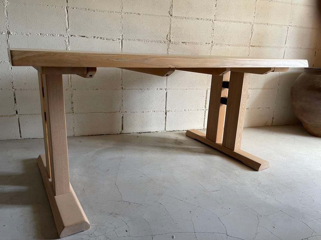 天然木無垢材　耳付き　ダイニングテーブル　二本脚
