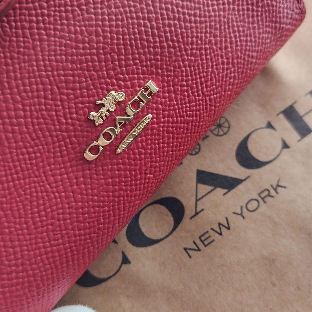 【新品】コーチ　COACH 新作　二つ折り財布　レッド　ピンク