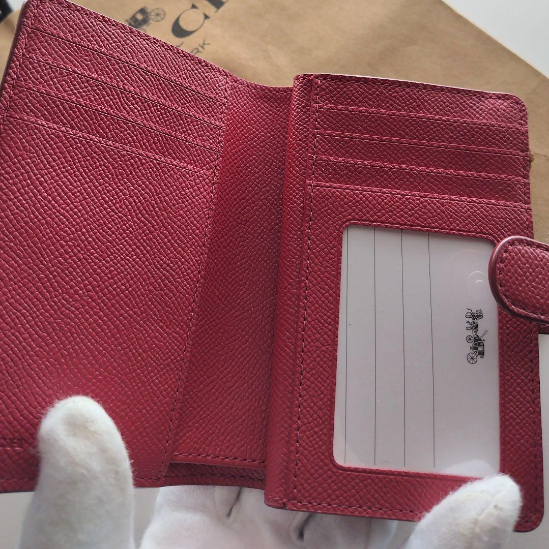 【新品】コーチ　COACH 新作　二つ折り財布　レッド　ピンク