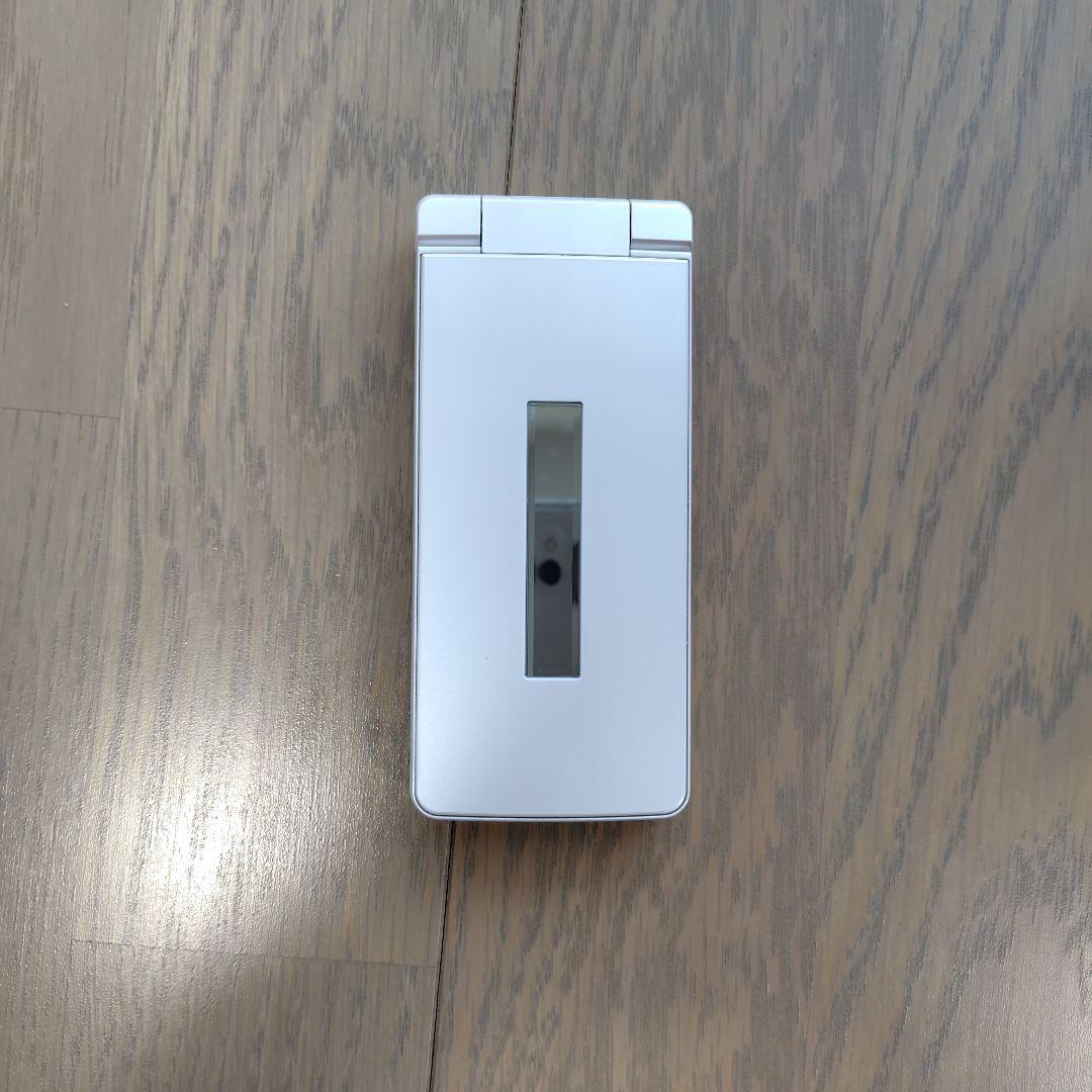 AQUOS ケータイ4 ホワイト 本体　未使用に近い