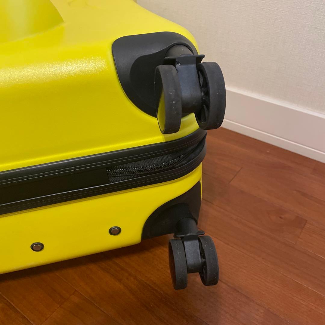 【美品】子どもが乗れるキッズキャリーケースNORICCOレモンイエロー　つやなし