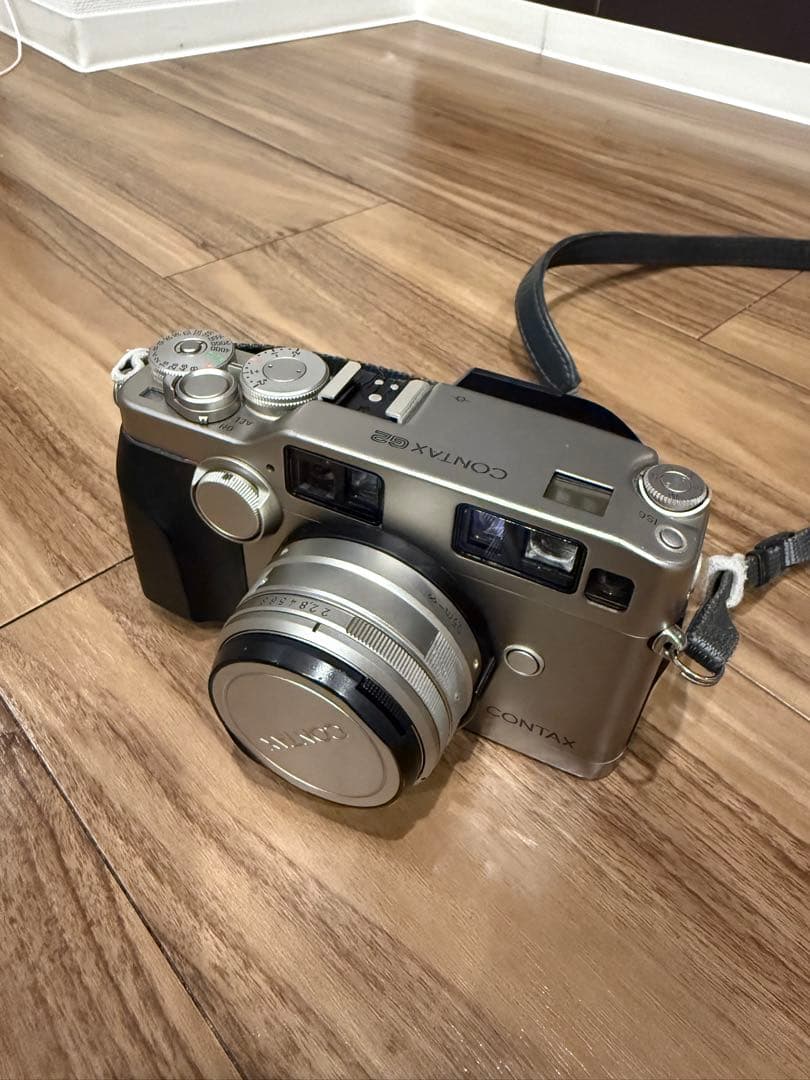 CONTAX G2本体、Carl Zeiss レンズ×3、ストロボ、各種ケース
