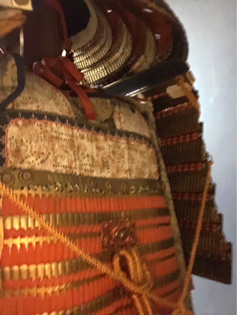 等身大甲冑一式　鎧、兜　血の跡のようなものあり