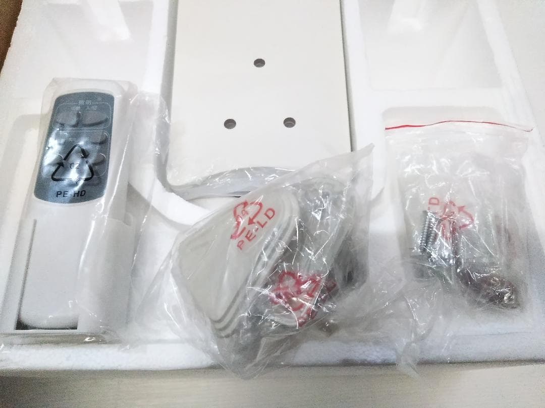 未使用 LOWYA ラスボルタ6灯 シーリングファンライト 天井照明 ★